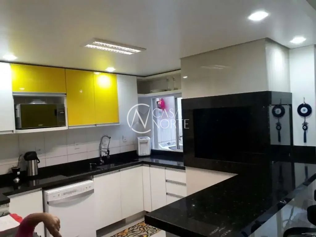 Sobrado à venda com 3 quartos, 120m², 1 suíte, 3 vagas, Rua Oswaldo Petersen Paiva no bairro Jardim Leopoldina em Porto Alegre