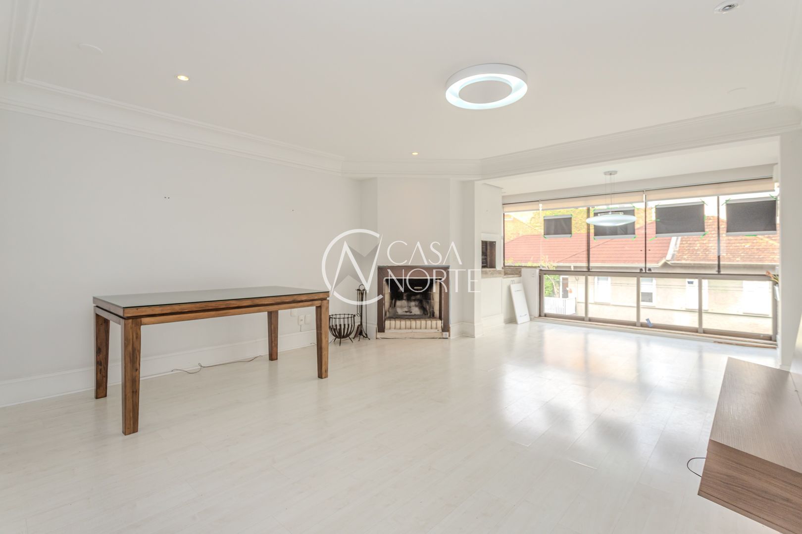 Apartamento à venda com 3 quartos, 125m², 1 suíte, 1 vaga, Praça Doutor Maurício Cardoso no bairro Moinhos de Vento em Porto Alegre