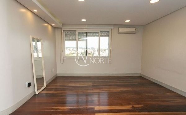 Cobertura à venda com 3 quartos, 202m², 1 suíte, 1 vaga, Rua Silva Só no bairro Santa Cecília em Porto Alegre