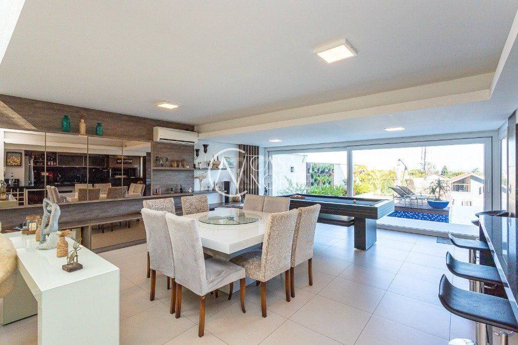 Casa à venda com 4 quartos, 427m², 4 suítes, 4 vagas, Rua Conselheiro Xavier da Costa no bairro Ipanema em Porto Alegre