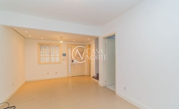 Casa de Condomínio à venda com 3 quartos, 181m², 1 suíte, 2 vagas, Rua Pirajá no bairro Ipanema em Porto Alegre