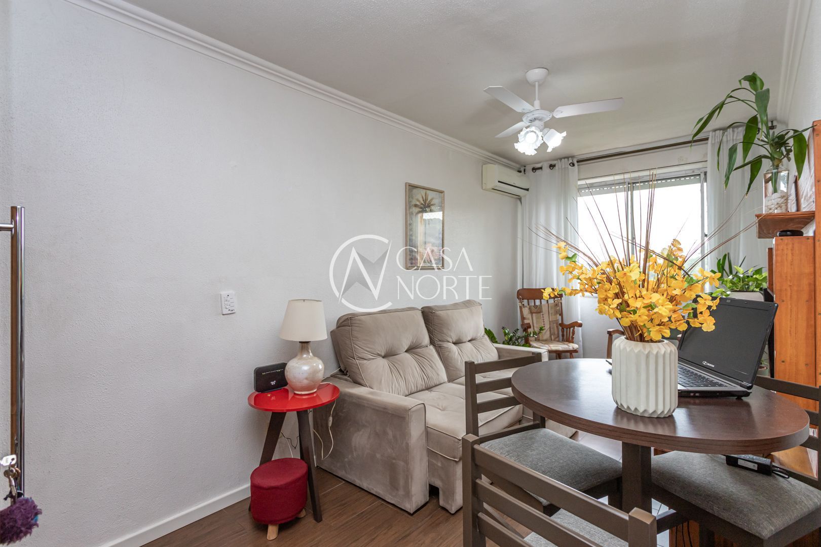 Apartamento à venda com 2 quartos, 67m², 1 vaga, Rua Doutor Otávio Santos no bairro Jardim Sabará em Porto Alegre