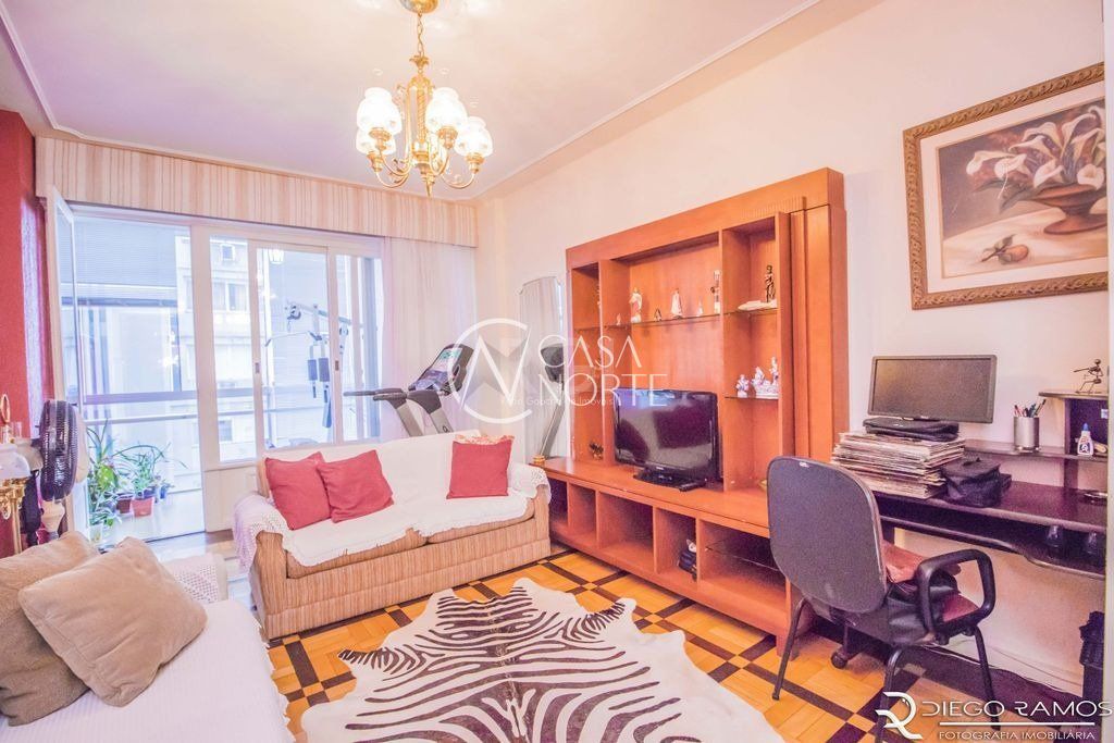 Apartamento à venda com 4 quartos, 207m², 1 suíte, 1 vaga, Rua Ramiro Barcelos no bairro Independência em Porto Alegre