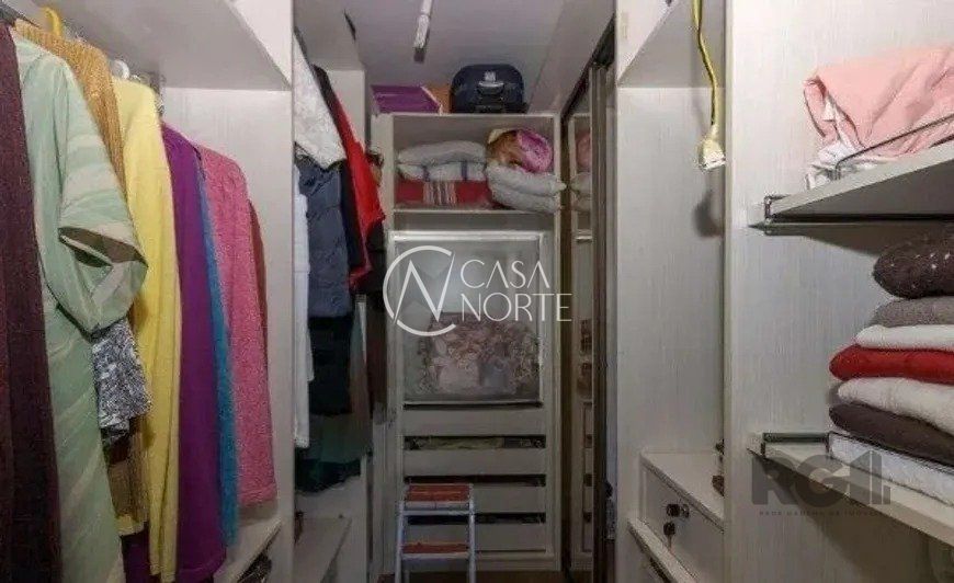 Casa à venda com 4 quartos, 395m², 3 suítes, 3 vagas, Rua Arnaldo Ballve no bairro Jardim Itu em Porto Alegre