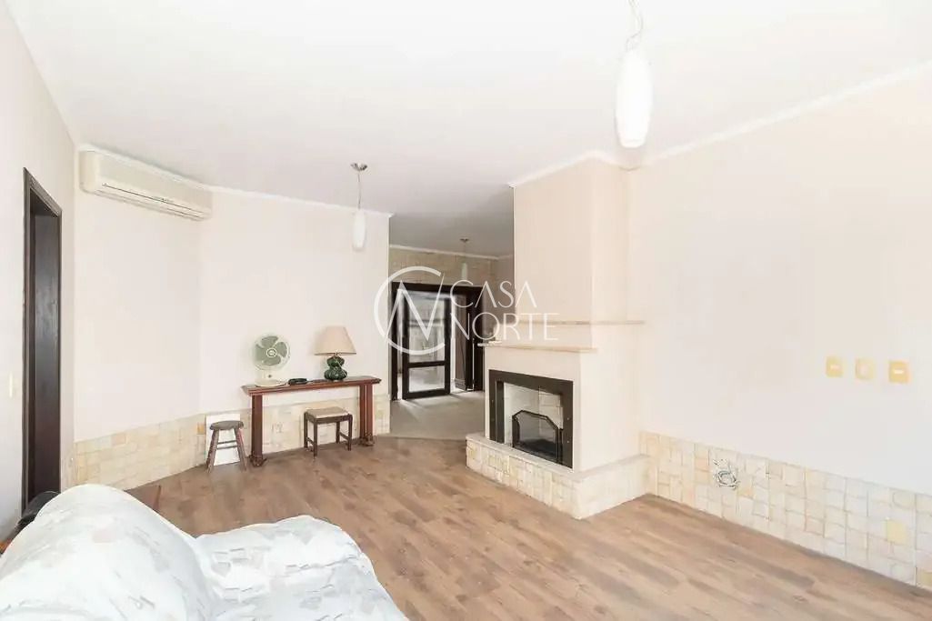 Casa à venda com 5 quartos, 450m², 3 suítes, 3 vagas, Rua Dona Cecília no bairro Azenha em Porto Alegre