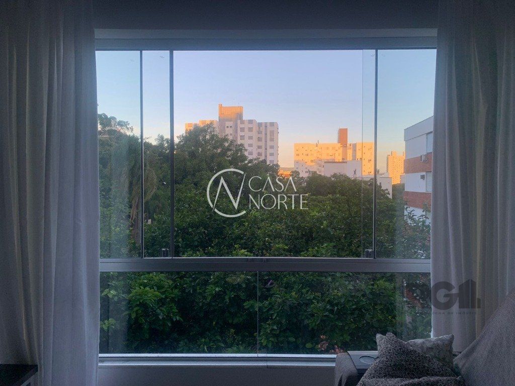 Apartamento à venda com 3 quartos, 107m², 2 suítes, 1 vaga, Rua Faria Santos no bairro Petrópolis em Porto Alegre