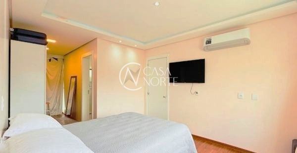 Casa à venda com 4 quartos, 200m², 1 suíte, 4 vagas, Rua Vera Cruz no bairro Vila Ipiranga em Porto Alegre