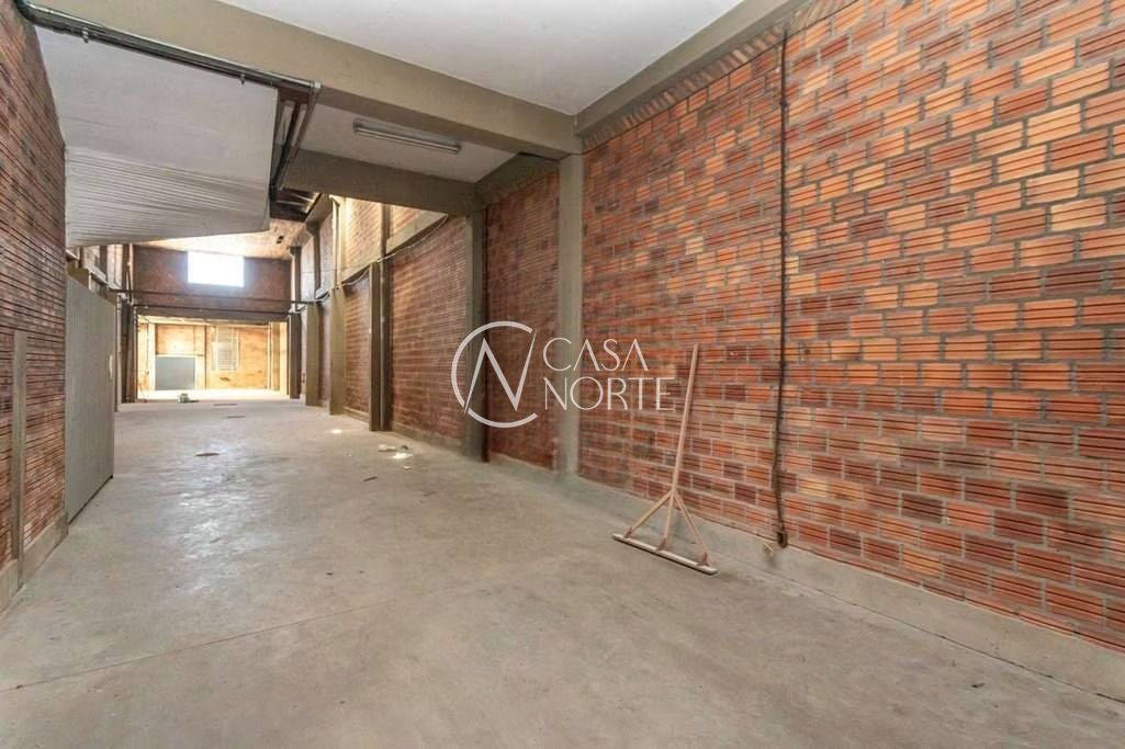 Galpão à venda , 461m², 2 vagas, Avenida Sertório no bairro Navegantes em Porto Alegre