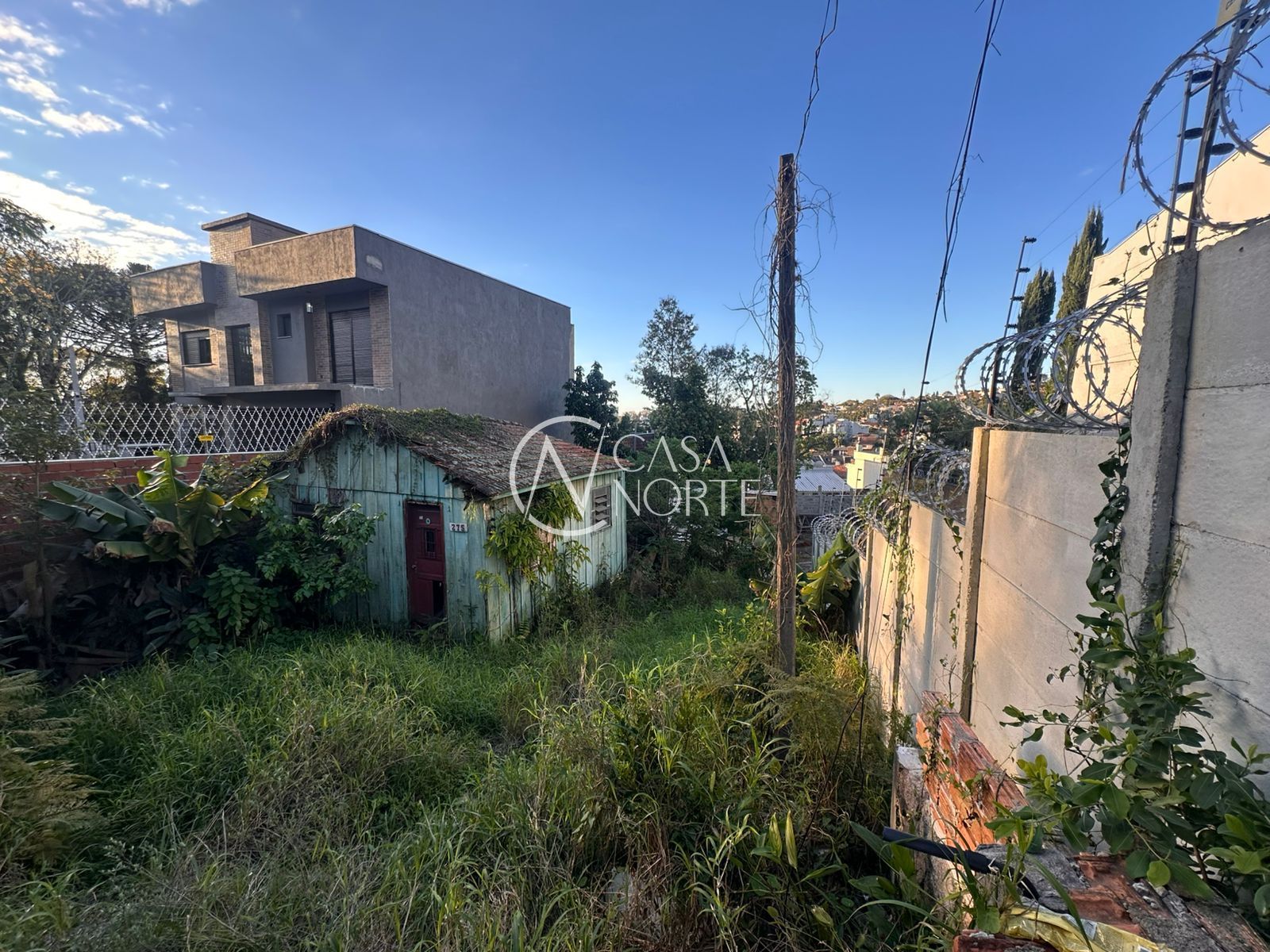 Terreno à venda  com 340m², Rua Doutor Rodrigues Alves no bairro Chácara das Pedras em Porto Alegre