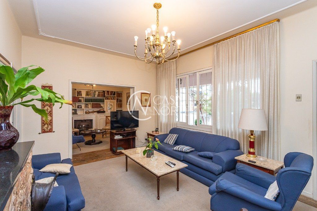 Casa à venda com 3 quartos, 285m², 1 suíte, 3 vagas, Rua Riveira no bairro Petrópolis em Porto Alegre
