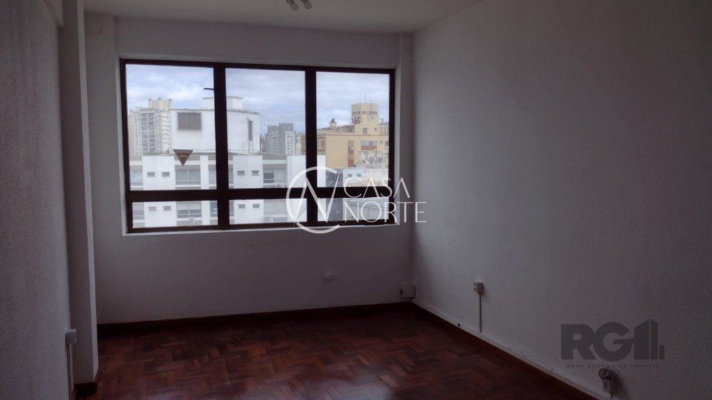 Sala Comercial à venda , 24m², Avenida Assis Brasil no bairro Passo da Areia em Porto Alegre