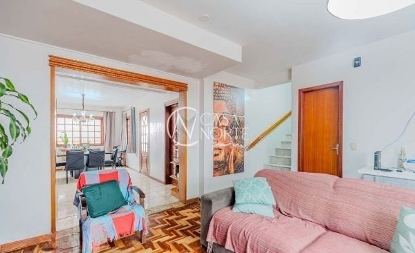 Casa de Condomínio à venda com 4 quartos, 240m², 1 suíte, 2 vagas, Rua Martim Afonso no bairro Santo Antônio em Porto Alegre