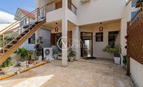 Casa à venda com 3 quartos, 117m², 1 suíte, 2 vagas, Rua Vacaria no bairro Hípica em Porto Alegre