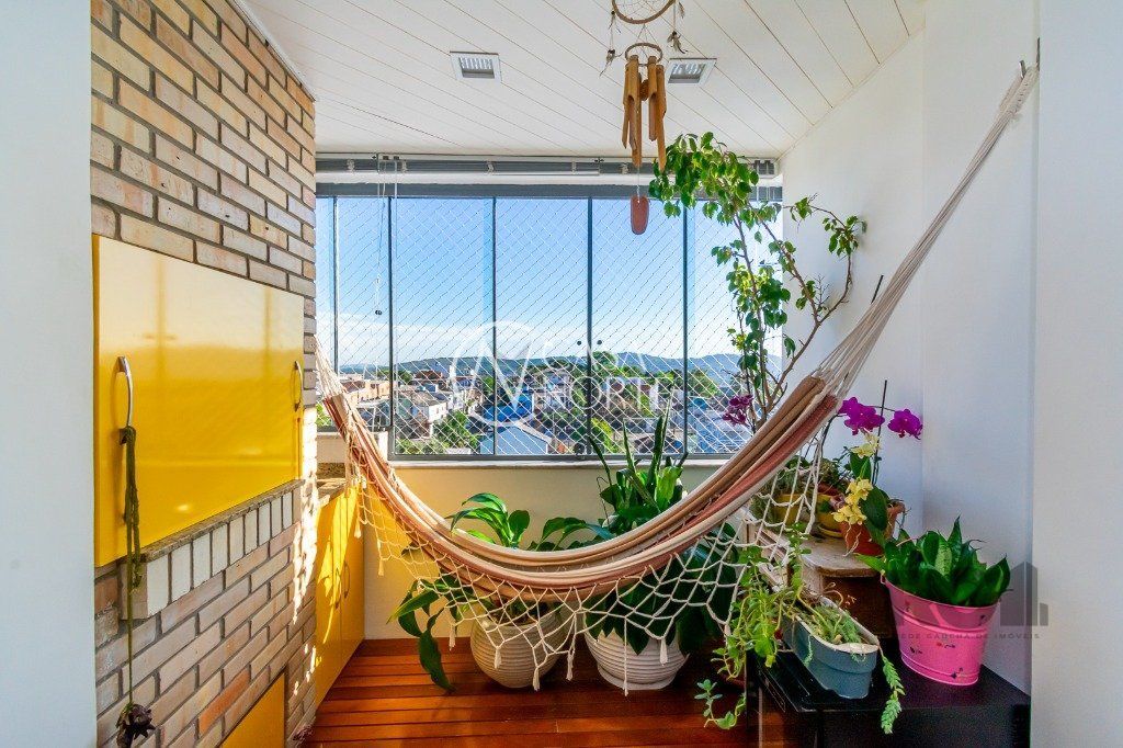 Apartamento à venda com 2 quartos, 77m², 1 vaga, Rua Doutor Murtinho no bairro Petrópolis em Porto Alegre