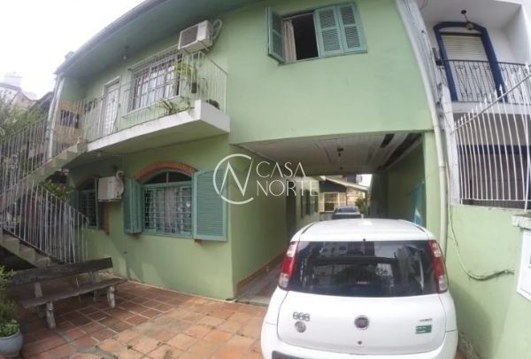 Casa à venda com 4 quartos, 120m², 2 vagas, Avenida Montenegro no bairro Petrópolis em Porto Alegre