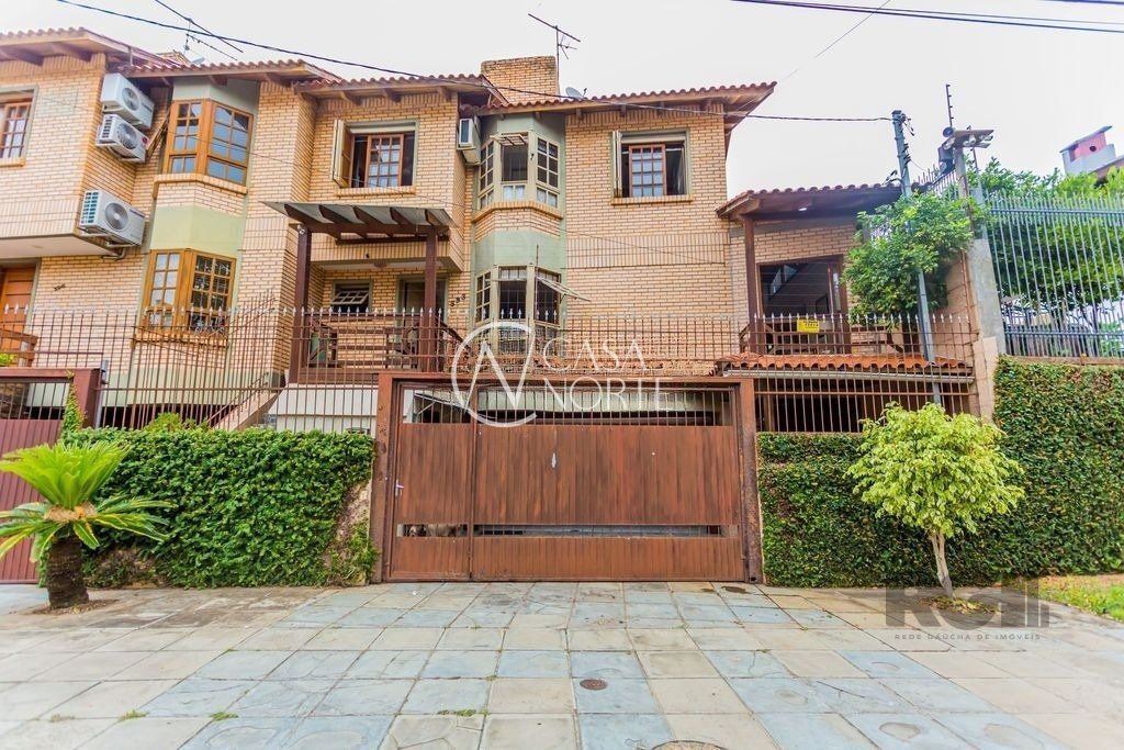 Casa à venda com 3 quartos, 126m², 1 suíte, 3 vagas, Rua Heitor Manganelli no bairro Jardim Itu em Porto Alegre
