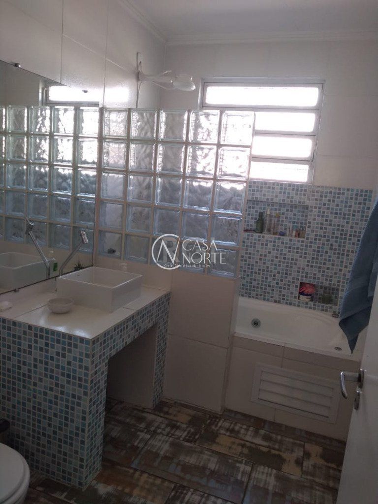 Casa à venda com 3 quartos, 254m², 2 vagas, Avenida dos Gauchos no bairro Sarandi em Porto Alegre