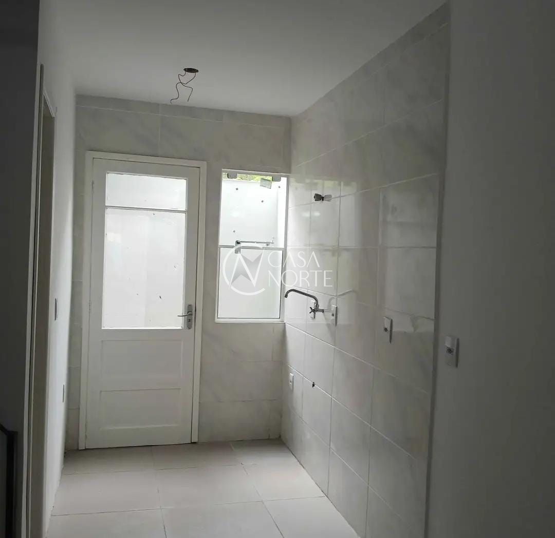 Sobrado à venda com 2 quartos, 47m², Avenida Juca Batista no bairro Hípica em Porto Alegre