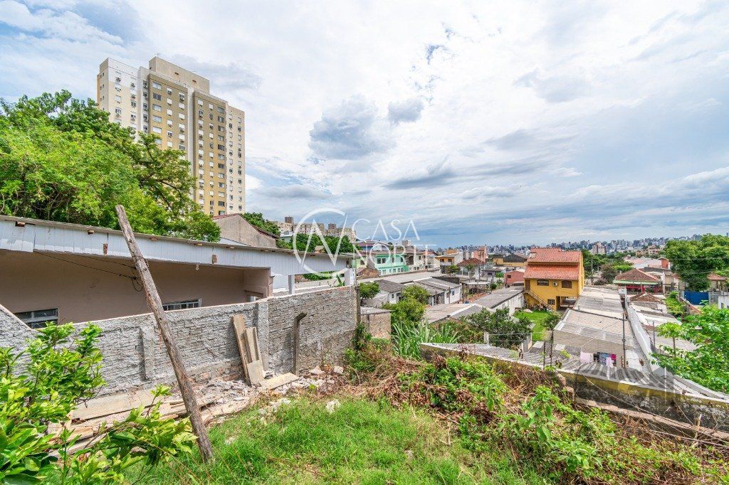 Terreno à venda  com 1400m², Rua Caldre e Fião no bairro Santo Antônio em Porto Alegre