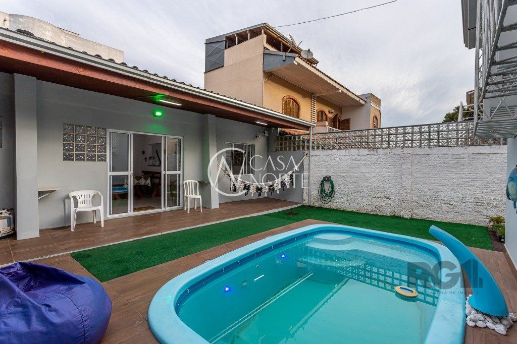 Casa à venda com 3 quartos, 157m², 1 suíte, 4 vagas, Rua Angelo Crivellaro no bairro Jardim do Salso em Porto Alegre