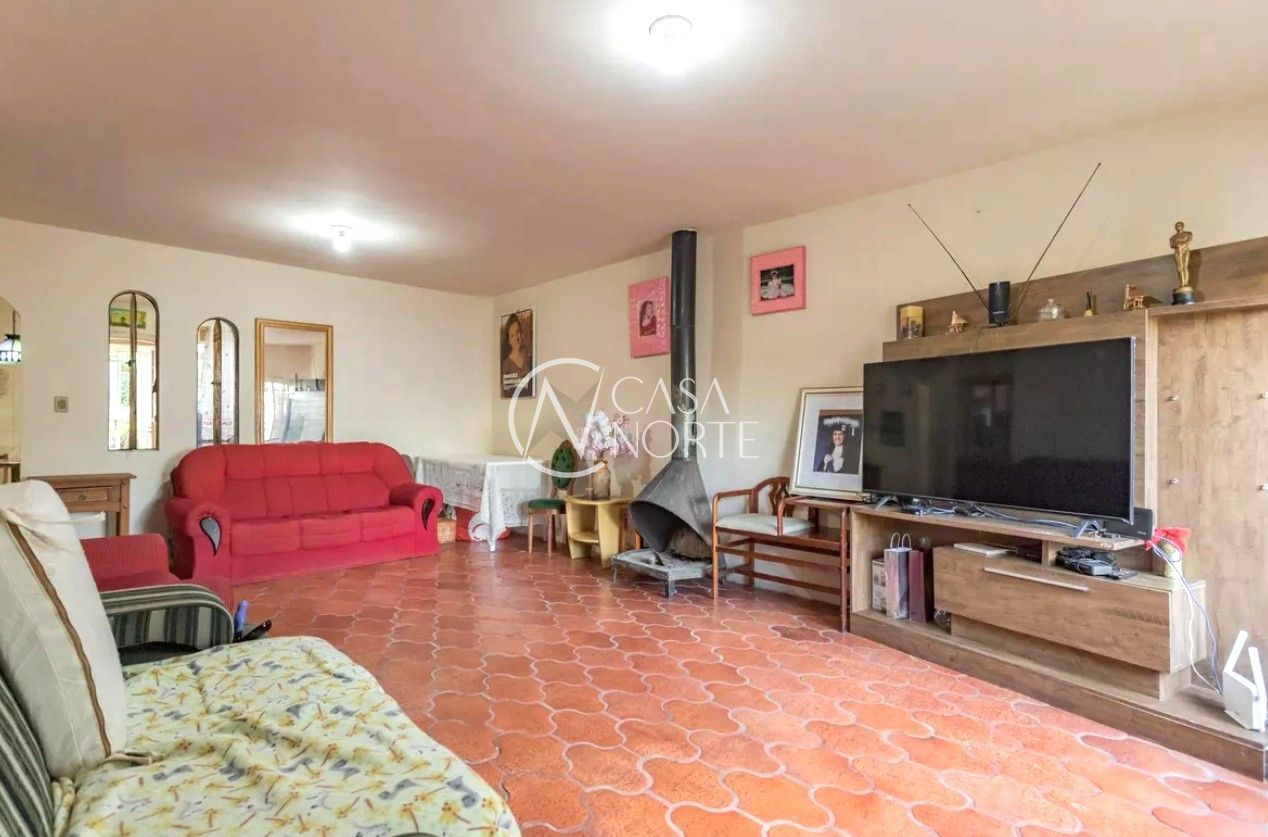 Casa à venda com 4 quartos, 206m², 1 suíte, 2 vagas, Travessa Marrocos no bairro Vila Ipiranga em Porto Alegre