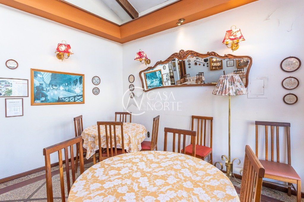 Casa à venda com 3 quartos, 272m², 2 vagas, Rua João Guimaraes no bairro Santa Cecília em Porto Alegre