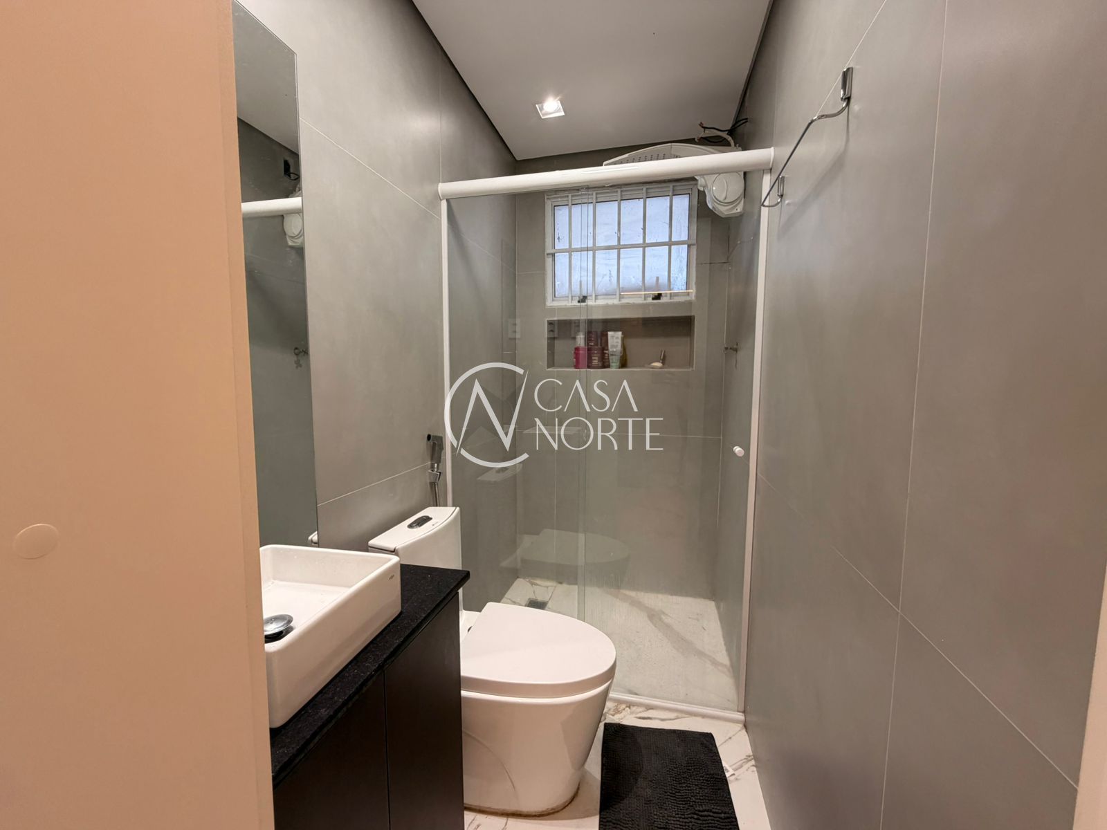 Casa à venda com 3 quartos, 160m², 1 suíte, 2 vagas, Avenida Uirapuru no bairro Jardim Carvalho em Porto Alegre