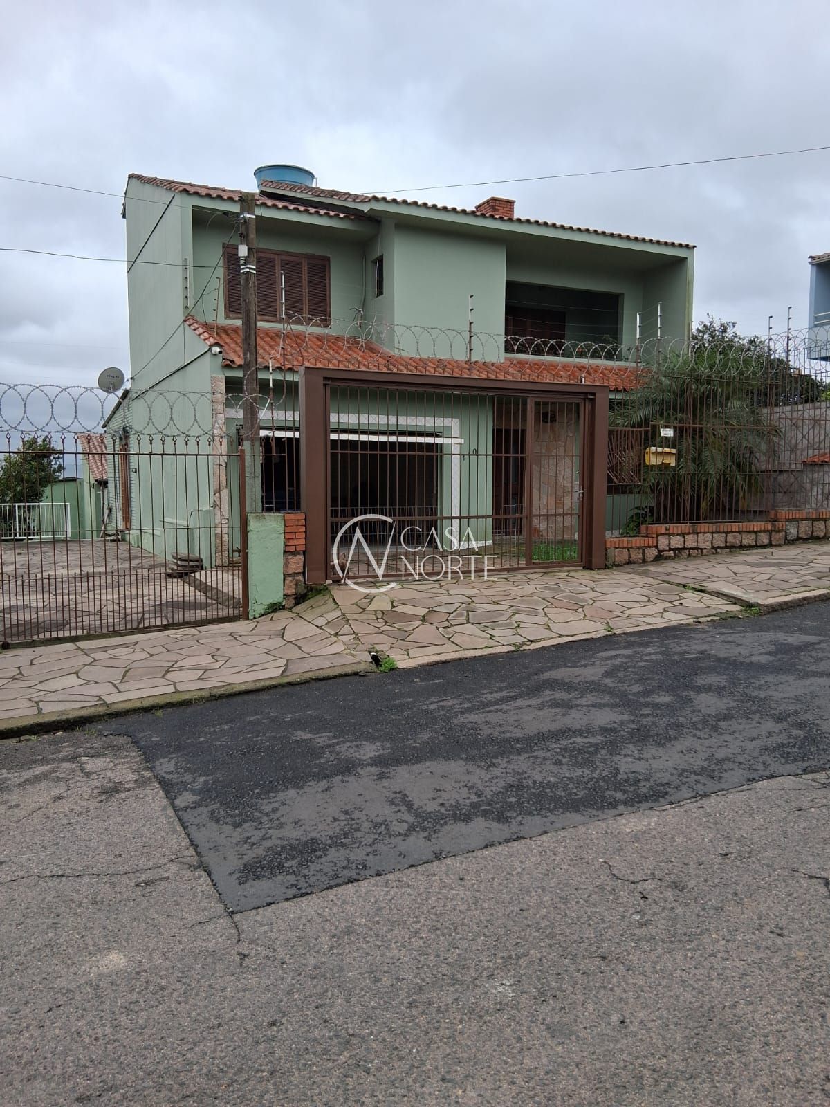 Casa à venda com 3 quartos, 203m², 1 suíte, 4 vagas, Rua Ulhoa Cintra no bairro Passo das Pedras em Porto Alegre