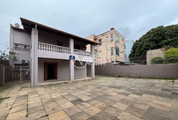 Casa à venda com 4 quartos, 412m², 2 suítes, 3 vagas, Rua Fonseca Ramos no bairro Medianeira em Porto Alegre