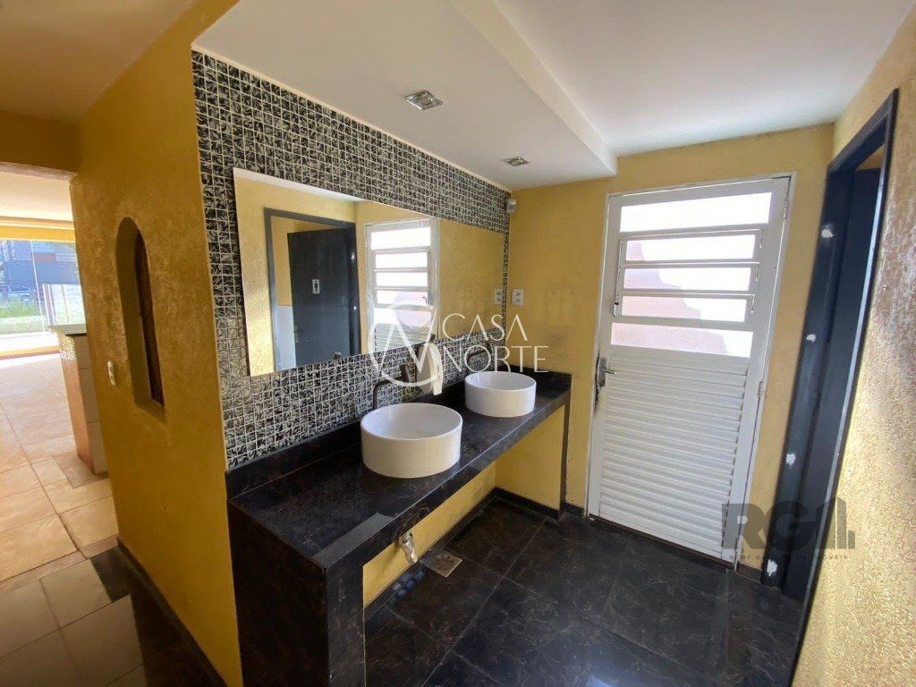 Casa Comercial à venda , 130m², Rua Gomes de Freitas no bairro Jardim Itu em Porto Alegre