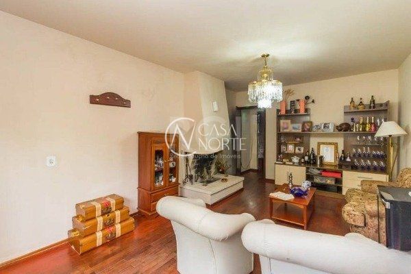 Casa à venda com 4 quartos, 300m², 2 suítes, 4 vagas, Rua Professor Ulisses Cabral no bairro Chácara das Pedras em Porto Alegre