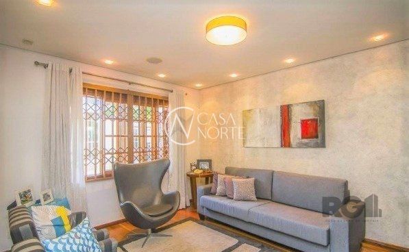 Casa à venda com 4 quartos, 412m², 2 suítes, 3 vagas, Rua Fonseca Ramos no bairro Medianeira em Porto Alegre