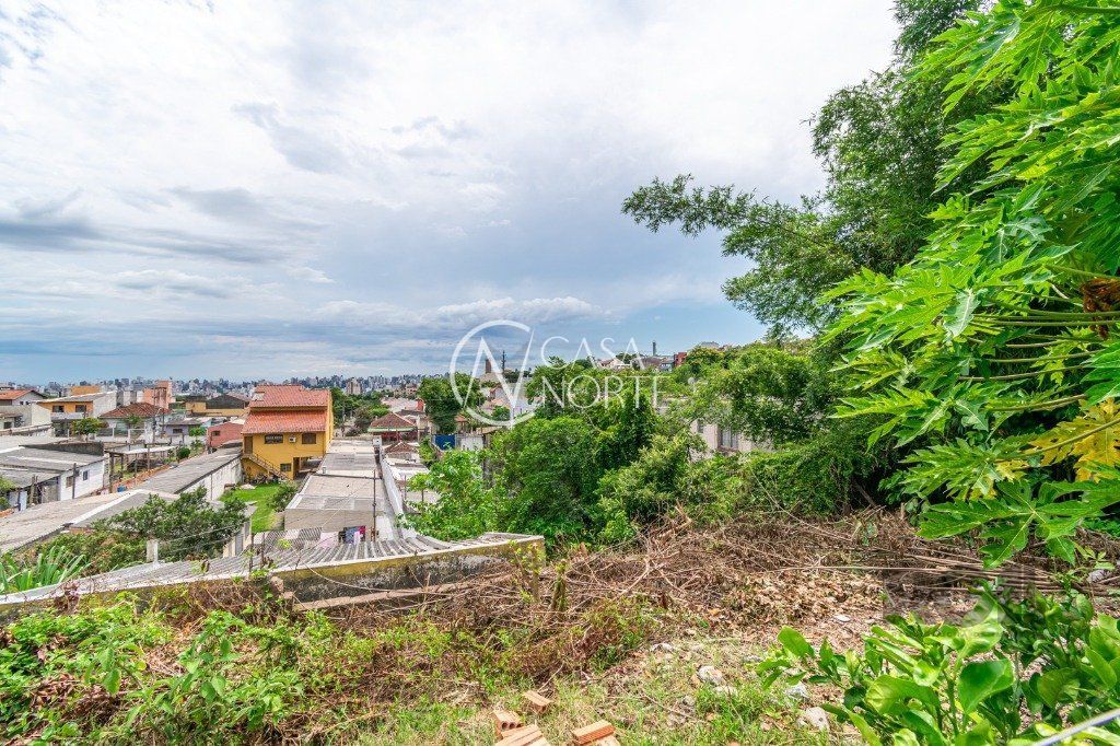 Terreno à venda  com 1400m², Rua Caldre e Fião no bairro Santo Antônio em Porto Alegre