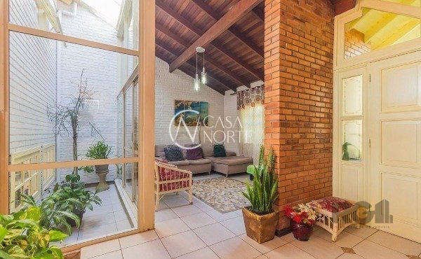 Casa de Condomínio à venda com 4 quartos, 212m², 1 suíte, 2 vagas, Rua Tocantins no bairro Lomba do Pinheiro em Porto Alegre