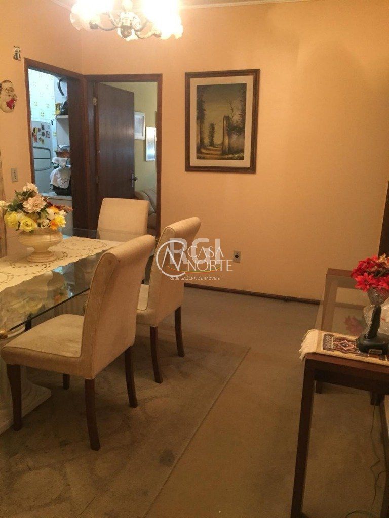 Casa à venda com 4 quartos, 340m², 2 suítes, 3 vagas, Rua Trujilo no bairro Jardim Lindóia em Porto Alegre