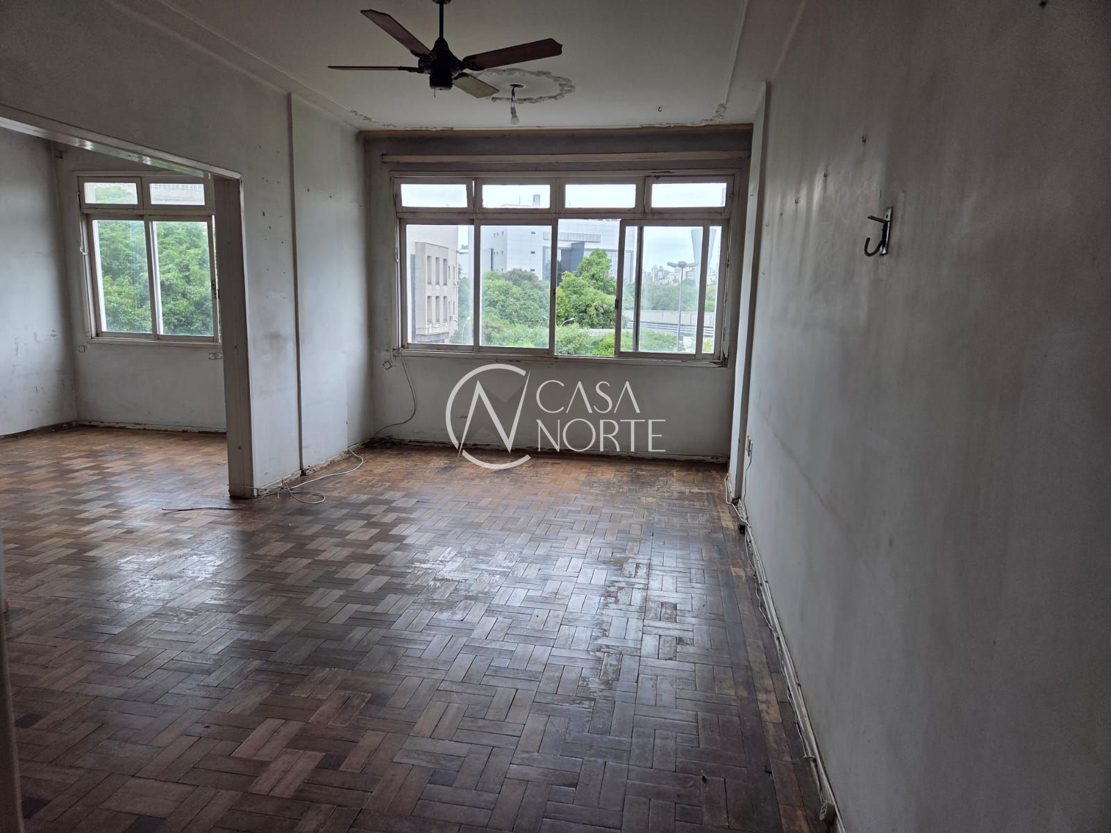 Apartamento à venda com 3 quartos, 107m², 1 suíte, Rua Ramiro Barcelos no bairro Santana em Porto Alegre