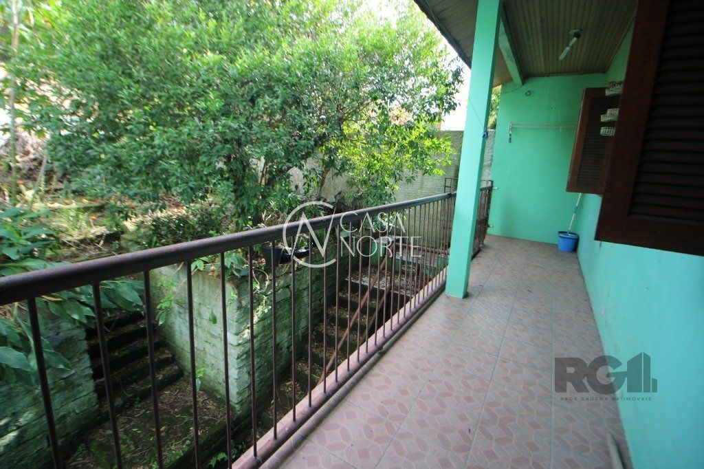 Casa à venda com 3 quartos, 262m², 1 suíte, 2 vagas, Rua Guadalajara no bairro Jardim Sabará em Porto Alegre