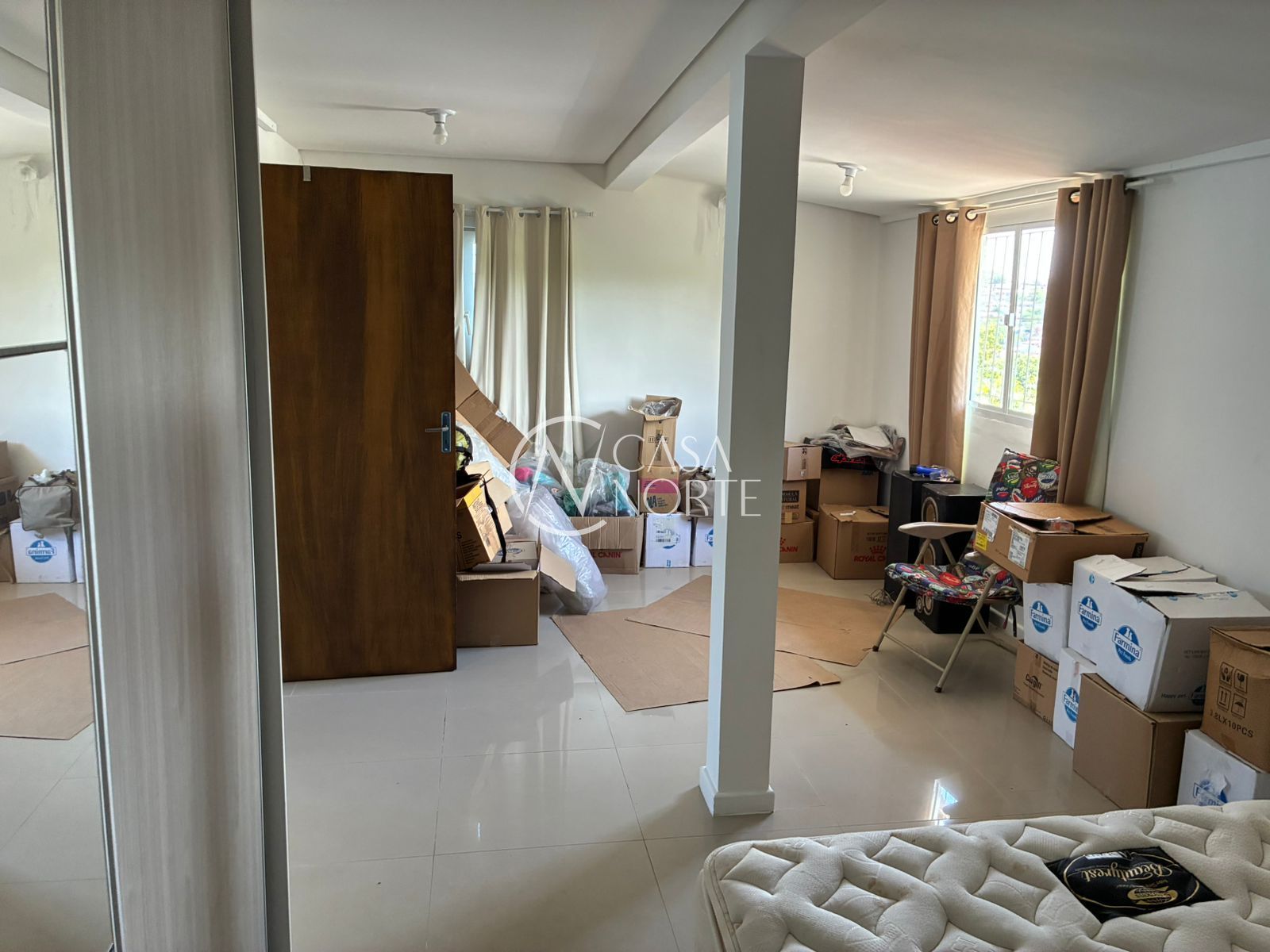 Casa à venda com 3 quartos, 130m², 3 vagas, Rua Ernesto Dornelles no bairro Jardim Carvalho em Porto Alegre