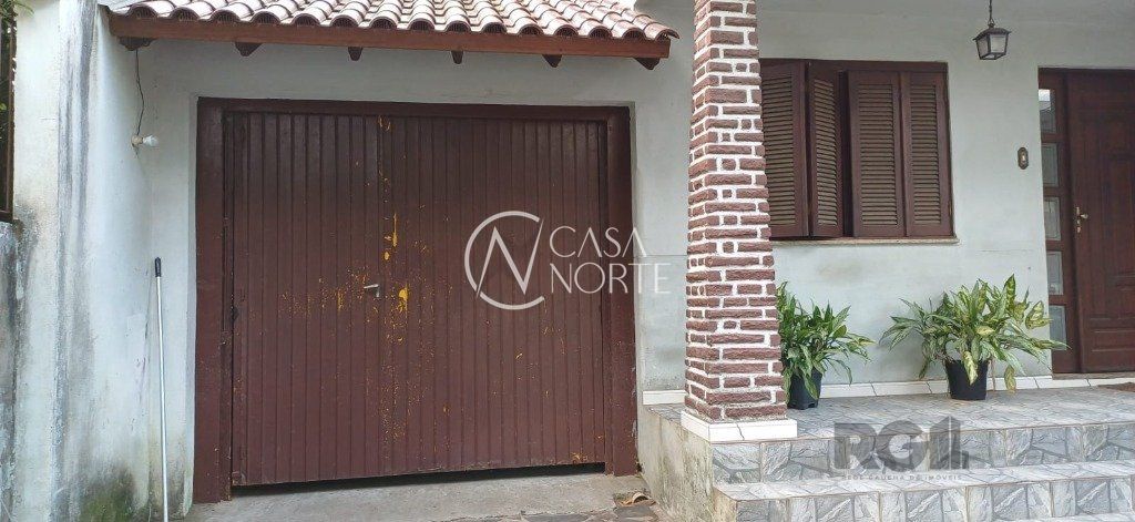 Casa à venda com 3 quartos, 180m², 1 suíte, 2 vagas, Rua Veríssimo Rosa no bairro Jardim Botânico em Porto Alegre