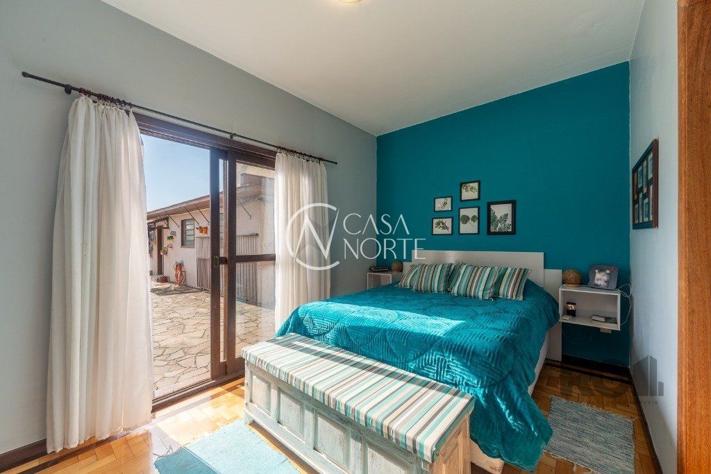 Casa à venda com 4 quartos, 200m², 1 suíte, 2 vagas, Rua Tamandaré no bairro Camaquã em Porto Alegre