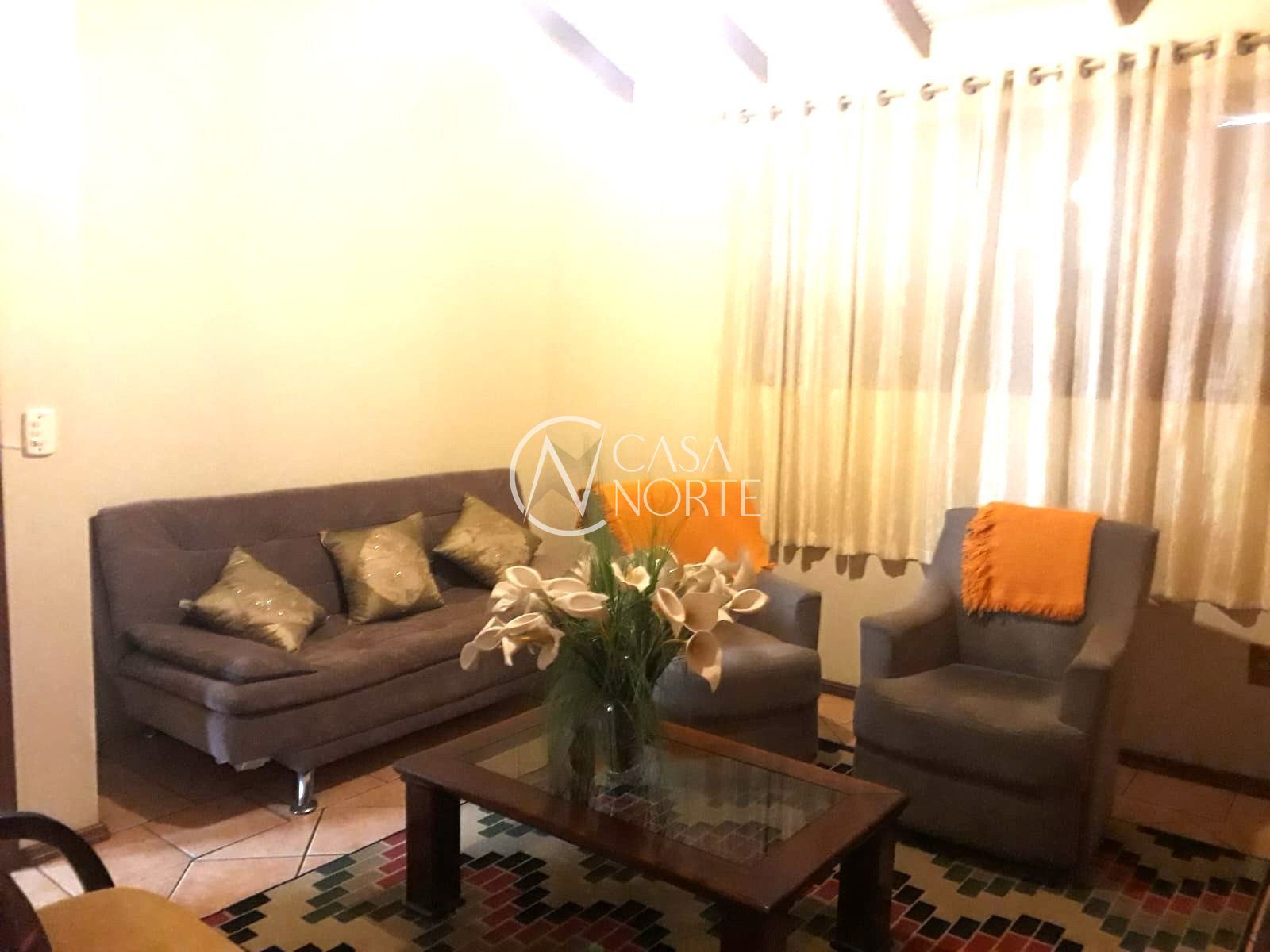 Casa à venda com 3 quartos, 200m², 1 suíte, 3 vagas, Rua Carlos Trein Filho no bairro Auxiliadora em Porto Alegre