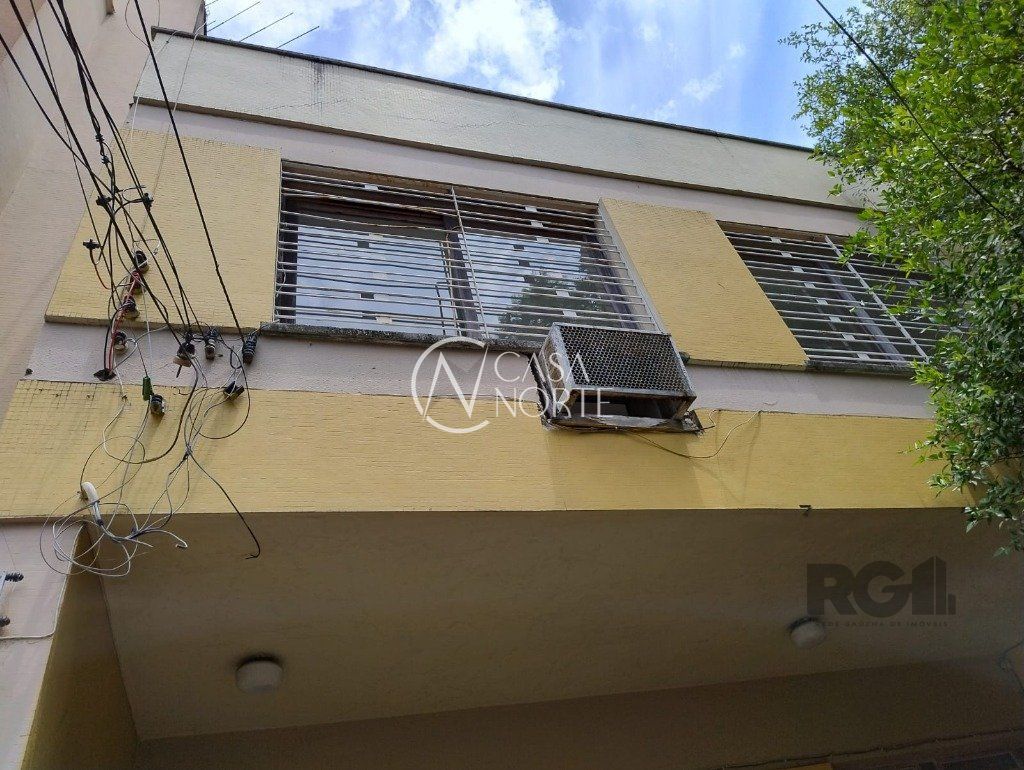 Casa à venda com 3 quartos, 230m², 1 vaga, Rua Giordano Bruno no bairro Rio Branco em Porto Alegre