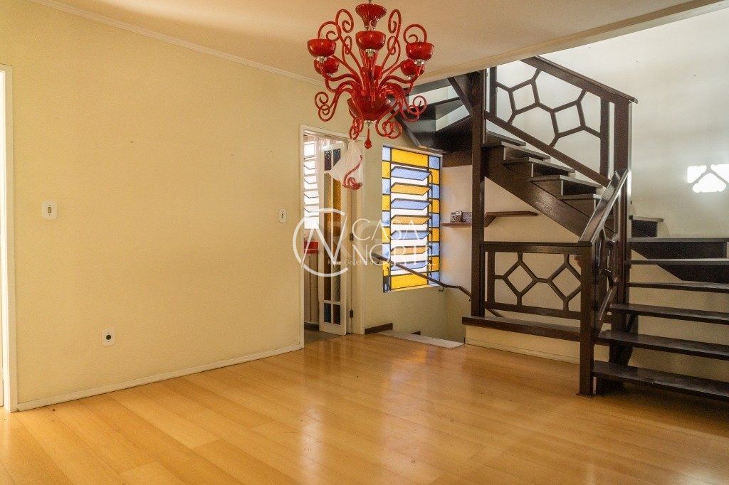 Casa à venda com 5 quartos, 344m², 1 suíte, 3 vagas, Rua General Francisco de Paula Cidade no bairro Chácara das Pedras em Porto Alegre