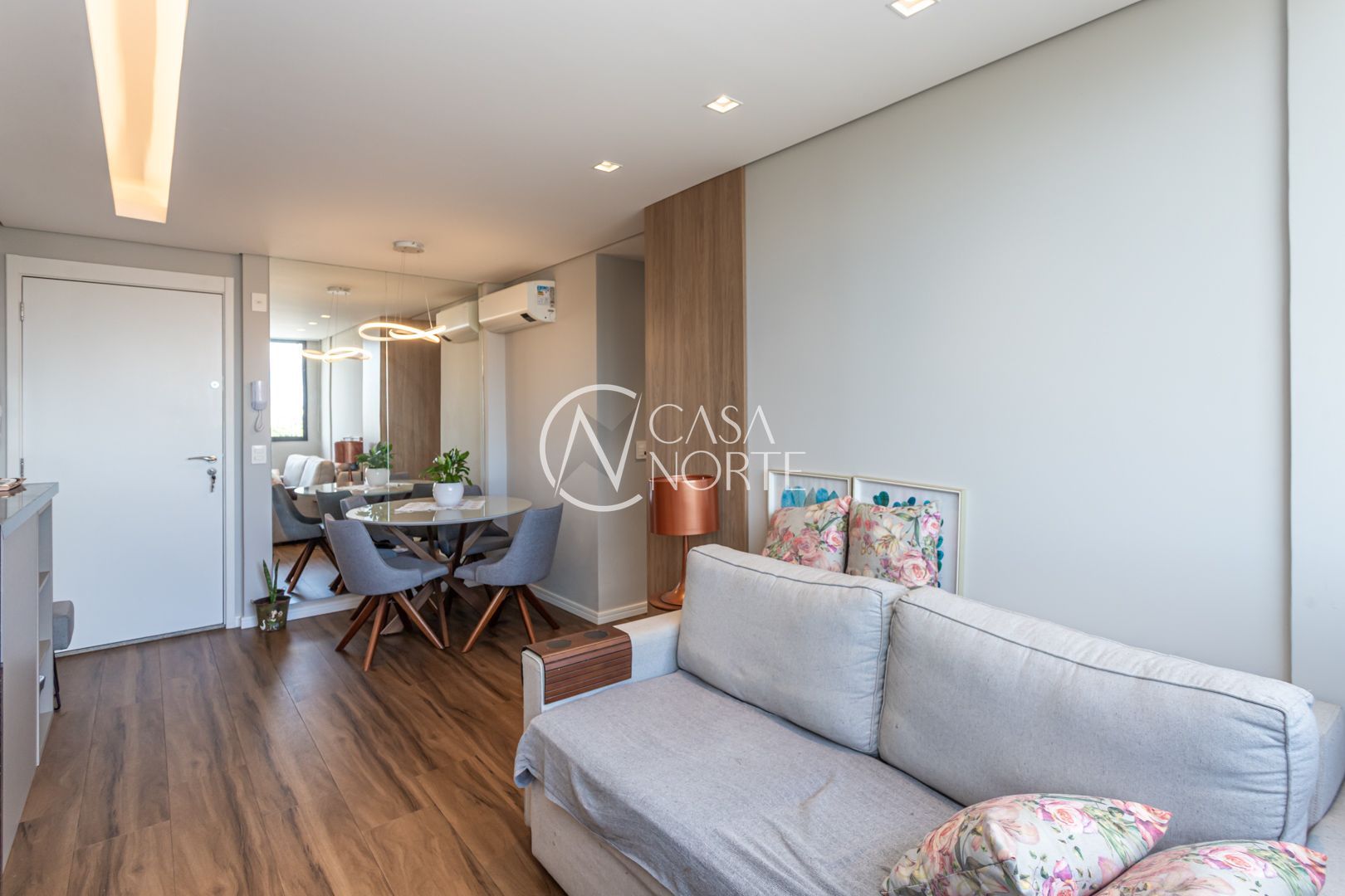 Apartamento à venda com 2 quartos, 57m², 1 suíte, 1 vaga, Rua Nunes Machado no bairro Menino Deus em Porto Alegre