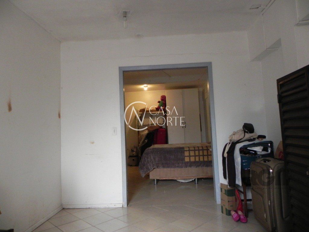 Casa à venda com 7 quartos, 259m², 1 vaga, Rua São Joaquim no bairro Glória em Porto Alegre