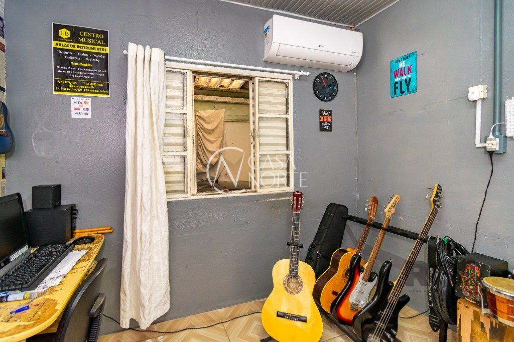 Casa à venda com 3 quartos, 150m², 1 suíte, 2 vagas, Avenida José Gertum no bairro Chácara das Pedras em Porto Alegre