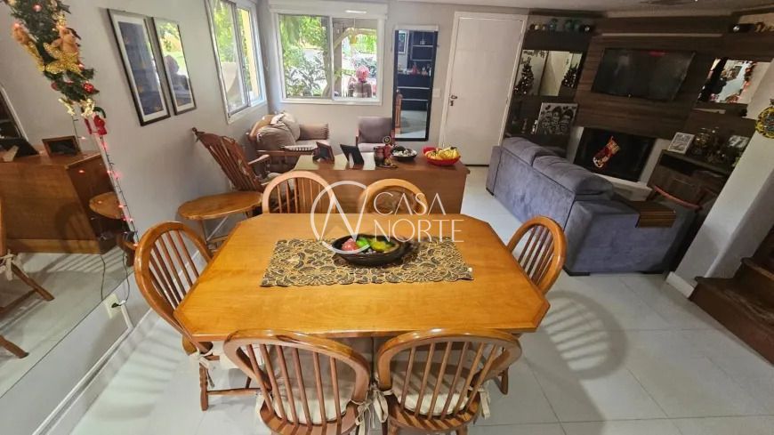 Casa de Condomínio à venda com 3 quartos, 196m², 1 suíte, 4 vagas, Rua Adão Gregory no bairro Mário Quintana em Porto Alegre