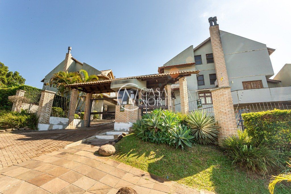 Casa de Condomínio à venda com 3 quartos, 212m², 1 suíte, 2 vagas, Avenida Jacui no bairro Cristal em Porto Alegre