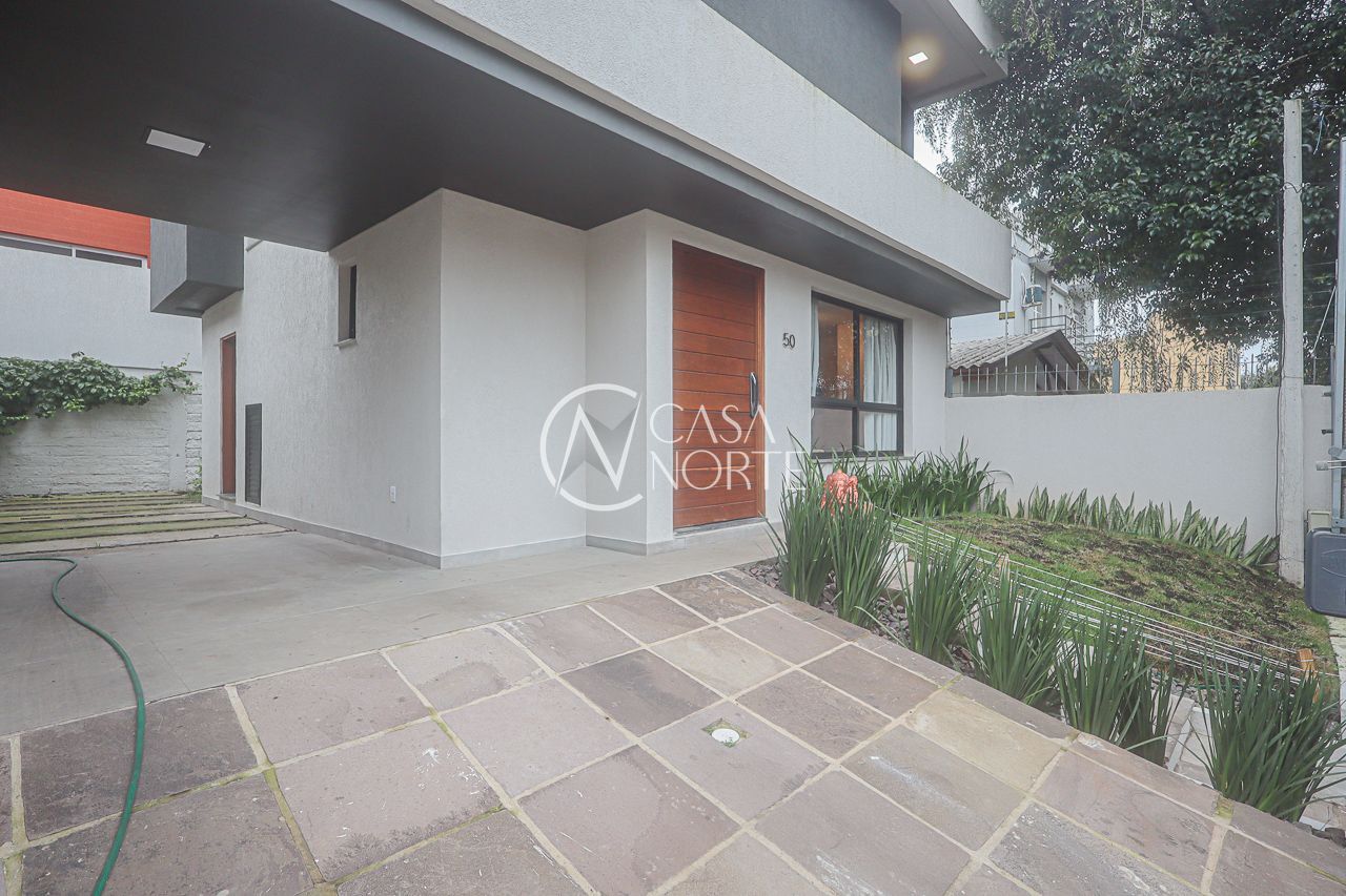 Casa à venda com 3 quartos, 201m², 1 suíte, 2 vagas, Rua Alceu Soares de Lima no bairro Parque Santa Fé em Porto Alegre