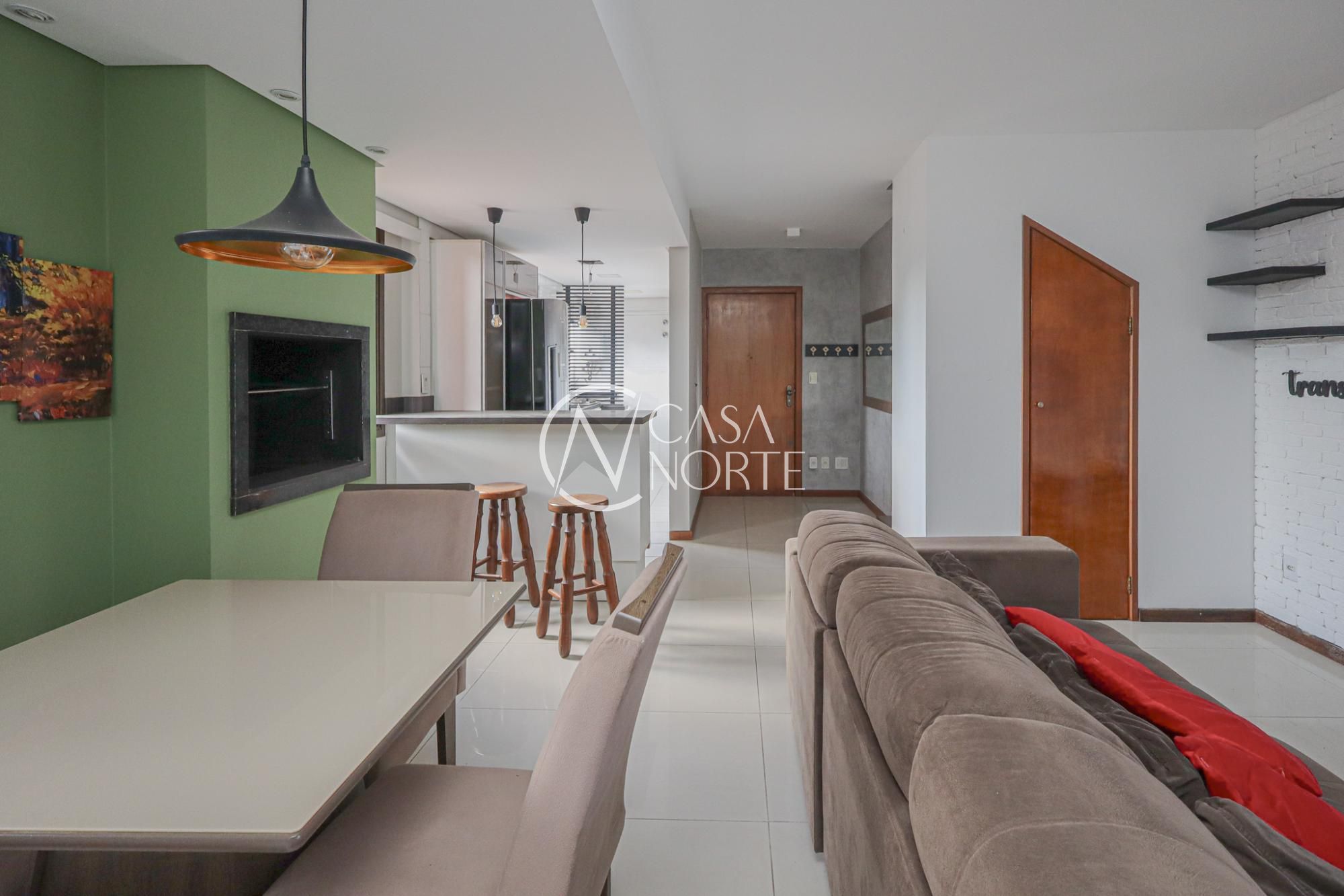 Duplex à venda com 2 quartos, 82m², 2 suítes, 1 vaga, Rua Luiz Cosme no bairro Passo da Areia em Porto Alegre